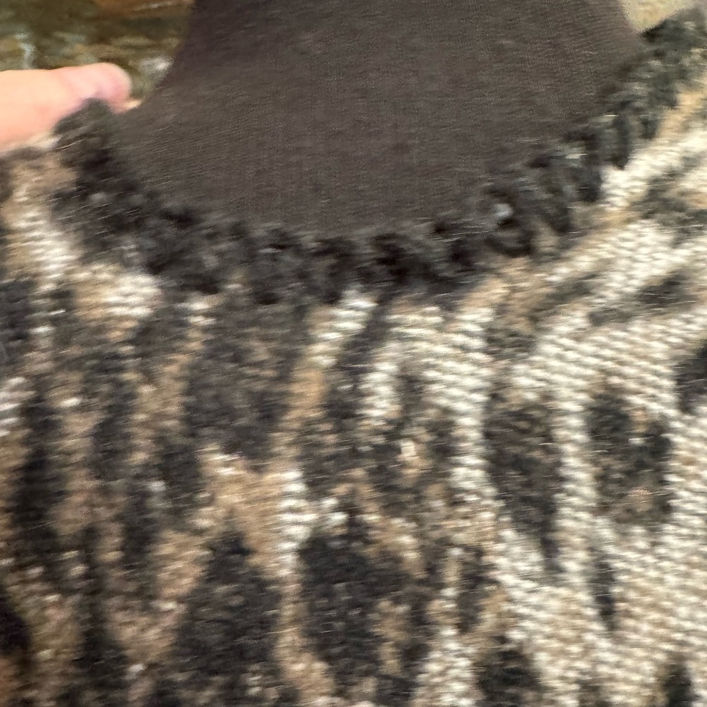 ANNE KLEIN OS Leopard Print Cozy Shawl Wrap Sweater Belted Gray Black EUC - Picture 11 of 14
